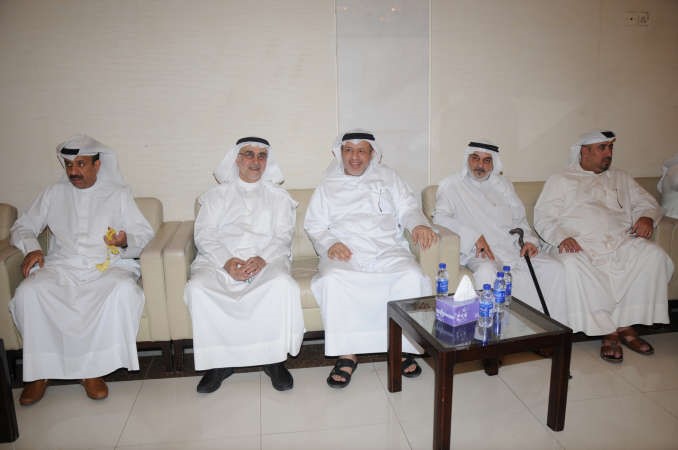 احمد لاري بين ابناء الدائرة

