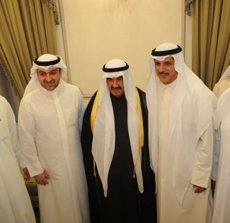 اسعد البنوان وياسر ابل يهنئان
