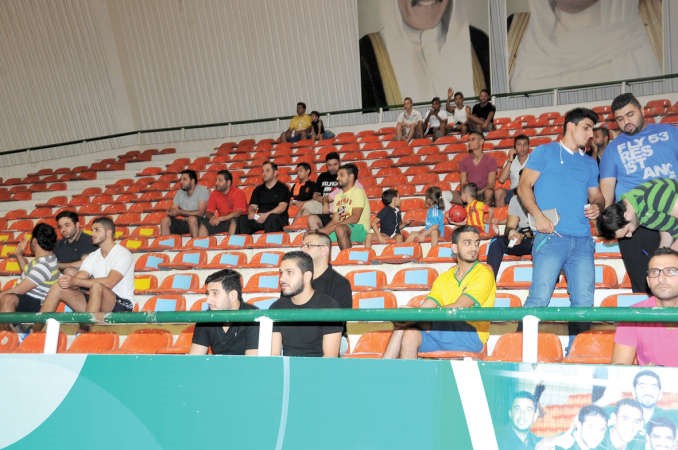 حضور عدد من الجماهير لمتابعة المباريات﻿