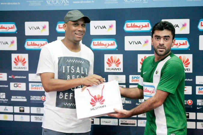 جمال مبارك يسلم جائزة افضل لاعب﻿