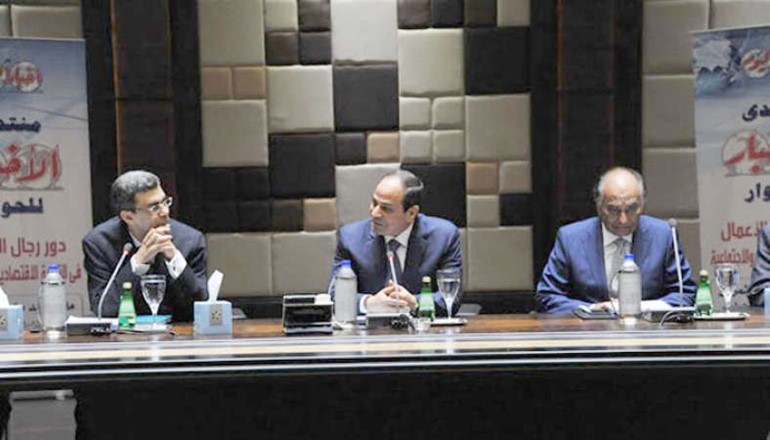 الرئيس عبد الفتاح السيسي خلال لقائه برجال الاعمال المصريين في القاهرة اول من امس 