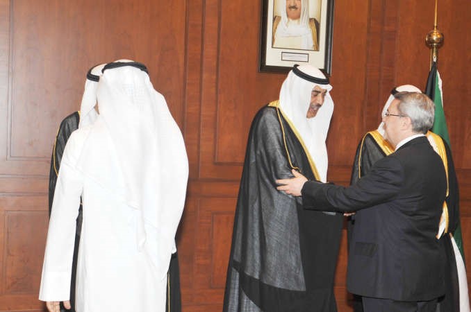 السفير العراقي د محمد حسين بحر العلوم مباركا﻿