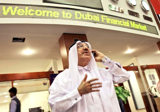 خسائر بورصة دبي تضغط على ربحية الشركات في وقت تعيش الشركات الخليجية تحديات النمو في الارباحالصورة لمستثمر في بورصة دبيارشيف اب 