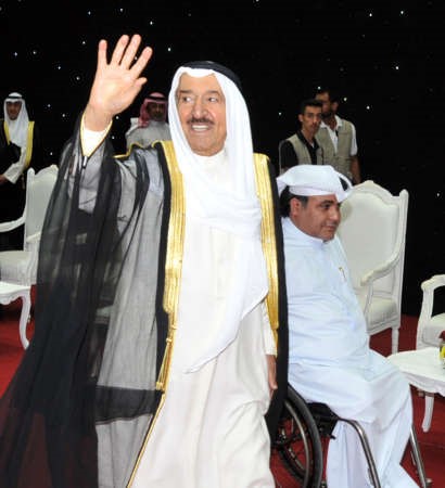صاحب السمو محييا مستقبليه في نادي المعاقين﻿