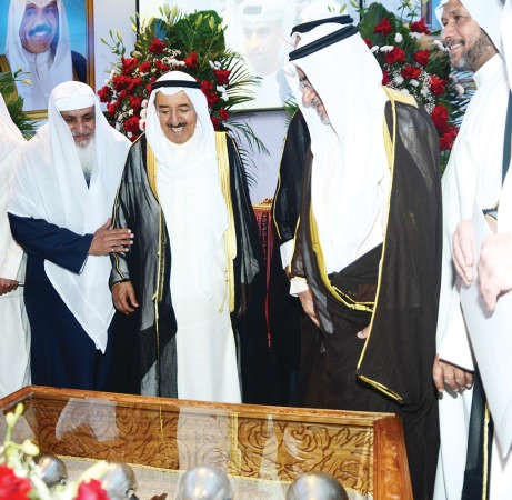 هدية لصاحب السمو من نادي الصم﻿
