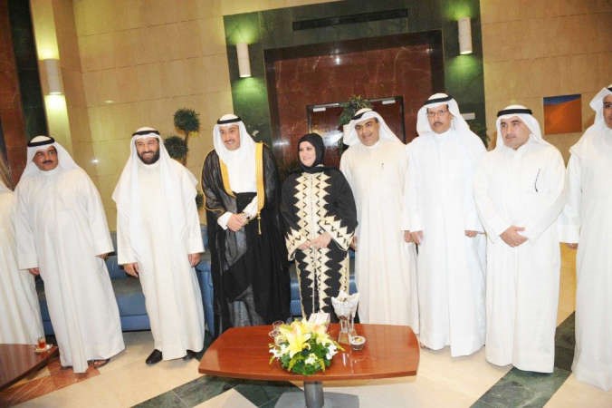 د علي العمير والشيخ فيصل المالك ونبيلة الخليل وعدد من الحضور