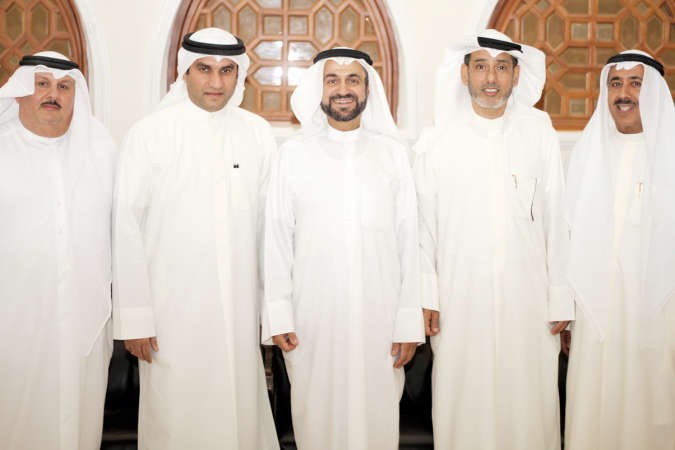 د فاضل صفر وعدد من المهنئين