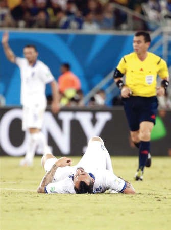 اصابات الملاعب تشغل بال الكثيرين