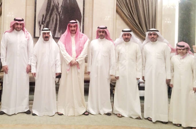 الشيخ فيصل الحمود وسلطان بن حثلين وعدد من الحضور﻿