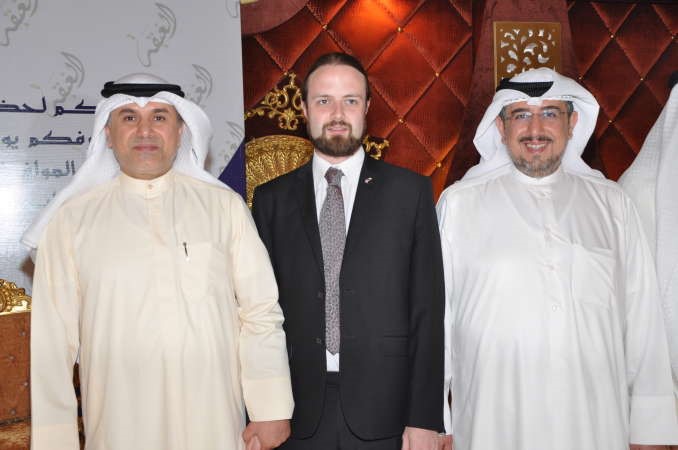 السكرتير الاول في السفارة البريطانية يبارك للنائب عبدالله التميمي وشقيقه اسماعيل بشهر رمضان
