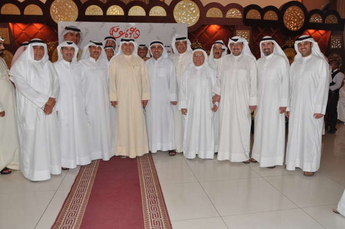 النائب عبدالله التميمي متوسطا الحضور