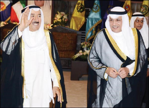 صاحب السمو الامير يحيي الحضور في نادي ضباط الجيش وفي استقبال سموه الشيخ خالد الجراح