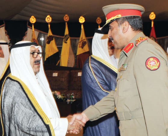 الشيخ ناصر صباح الاحمد واحد رجال الجيش