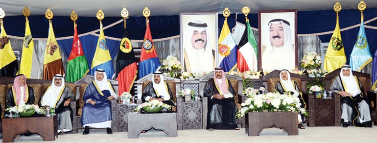صاحب السمو الامير الشيخ صباح الاحمد وسمو ولي العهد الشيخ نواف الاحمد والشيخ مشعل الاحمد وسمو الشيخ جابر المبارك والشيخ خالد الجراح والشيخ ناصر صباح الاحمد والشيخ علي الجراح
