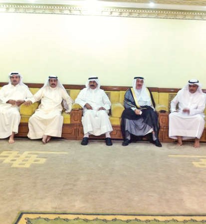محافظ الجهراء خلال زيارته الى احد الدواوين﻿