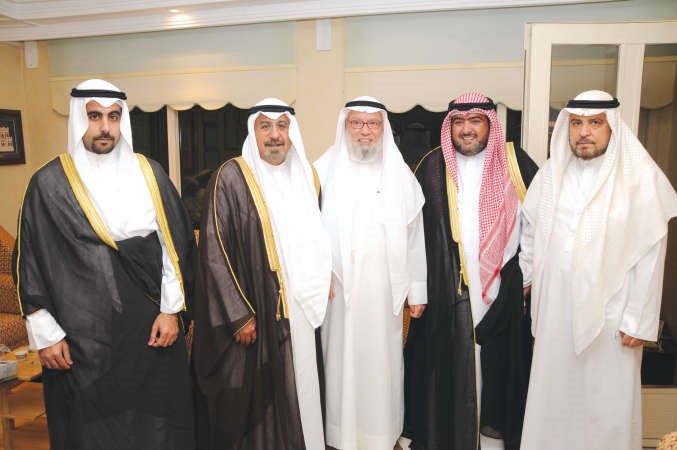 احمد باقر متوسطا جاسم العون والشيخ ثامر العلي والشيخ دمحمد الصباح والشيخ صباح المحمد