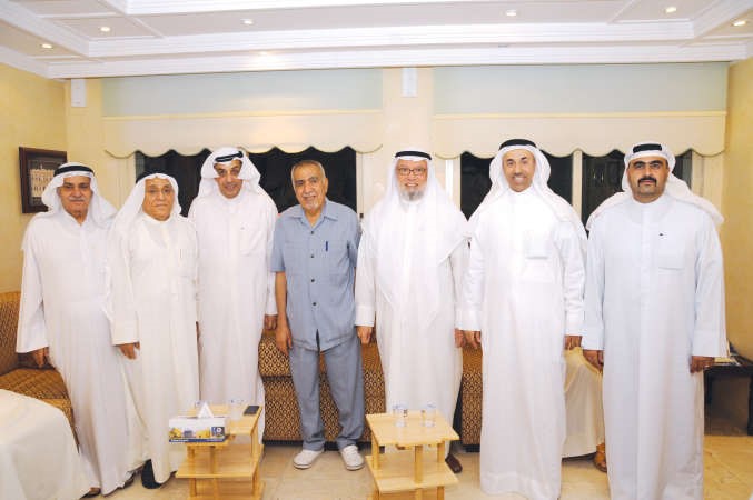 دعبدالرحمن العوضي وصلاح العسعوسي وعبدالسلام العوضي يباركون برمضان المبارك انور الكندري