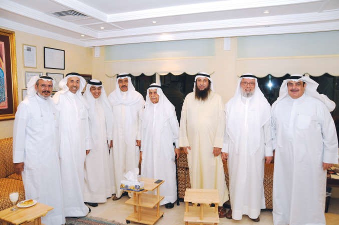 عبدالعزيز المطوع وفيصل الحجي يهنئان﻿
