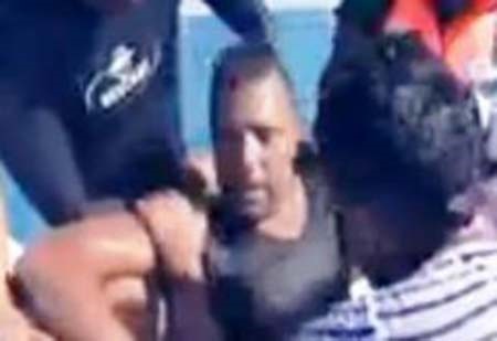 بالفيديو.. رامي صبري ينهار أمام مشهد القروش في "رامز قرش البحر"