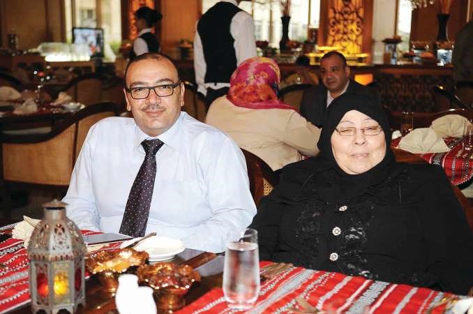 الزميل اسامة دياب ووالدته