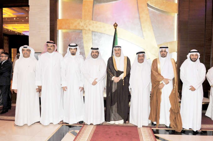الشيخ فيصل الحمود متوسطا الحضور في الافطار