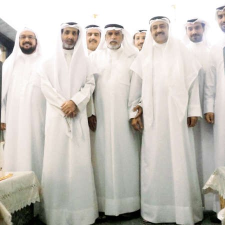 الفريق اول احمد الرجيب خلال زيارته احدى الديوانيات﻿