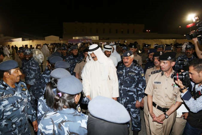 معالي الوزير يتبادل الاحاديث مع الشرطة النسائية بالقوات الخاصة