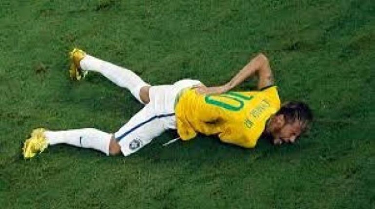 هل قتل اللاعب الكولومبي الذي تسبب في إصابة نيمار ؟