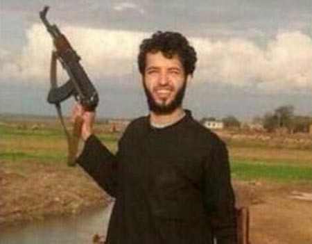 بالصور.. طبيب يترك العلاج في السعودية ليقاتل مع داعش.. ويُقتل