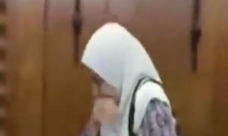  بالفيديو.. لحظة استقبال زوجة هشام قنديل خبر براءته