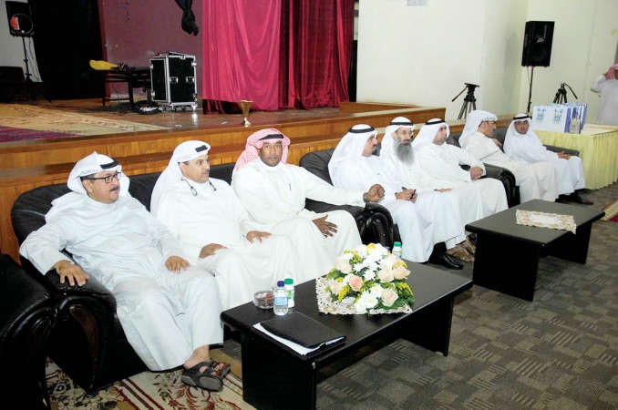 احمد الكوس وعدد من الحضور خلال حفل الافطار 