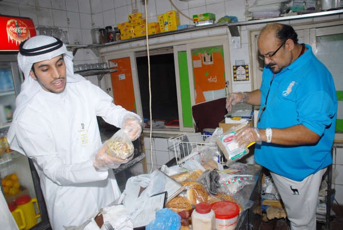 فحص ظاهري للمواد الغذائية