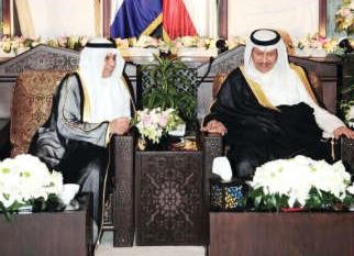 سمو رئيس مجلس الوزراء الشيخ جابر المبارك والشيخ خالد الجراح 