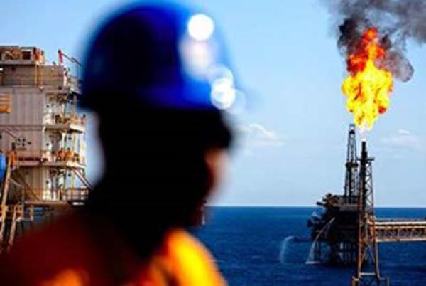 10 % زيادة سنوية للعاملين في «النفط الخاص»