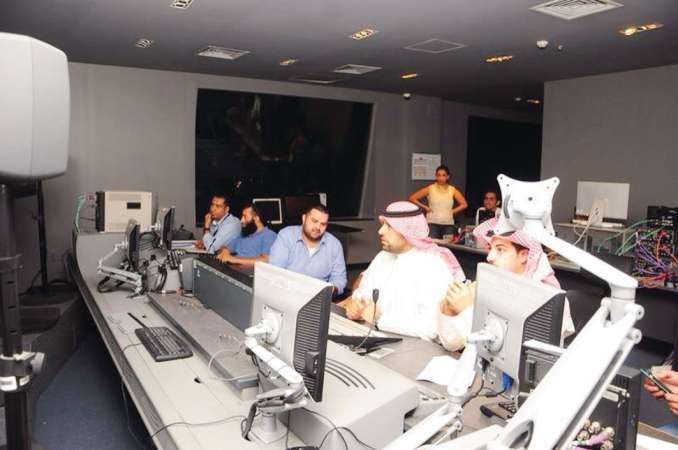 المخرج علي حسن في غرفة كنترول البرنامج﻿