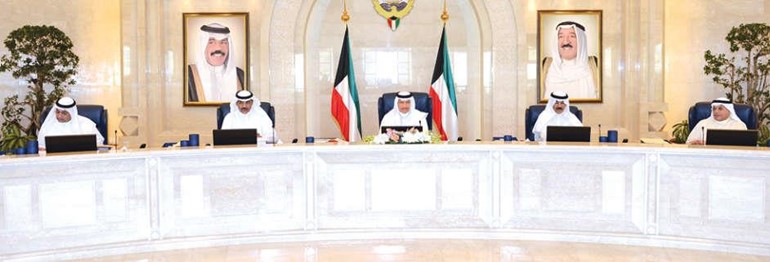 سمو رئيس مجلس الوزراء الشيخ جابر المبارك مترئسا الاجتماع بحضور الشيخ صباح الخالد والشيخ محمد الخالد والشيخ خالد الجراح ودعبدالمحسن المدعج
