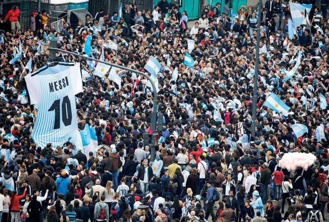خسارة النهائي لم تمنع عشاق التانغو من الاحتفال