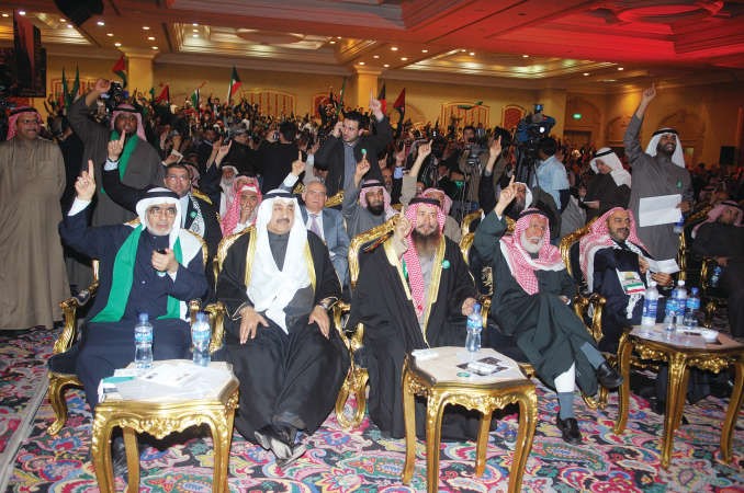 احمد القطان وجاسم الخرافي وعدنان عبدالصمد وحمود الرومي ودناصر الصالح في مؤتمر نصرة فلسطين