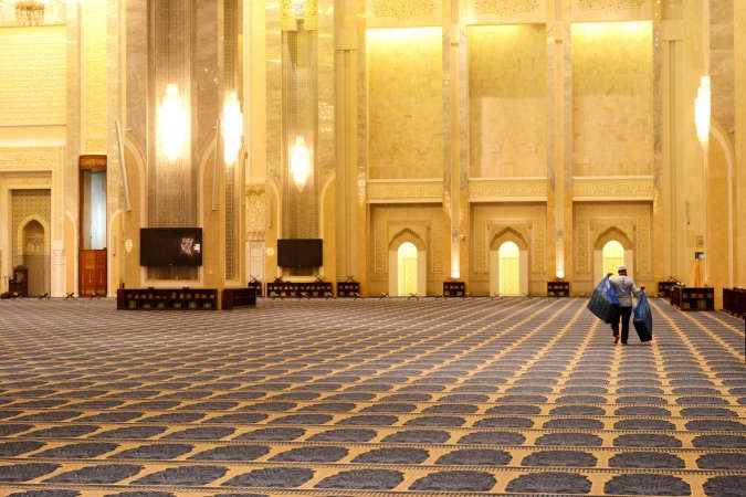 استعداد على قدم وساق لاستيعاب الاعداد الكبيرة من المصلين ﻿