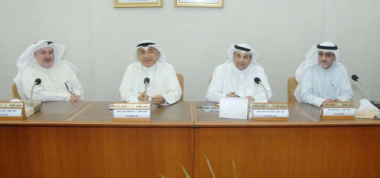 د خليل عبدالله ويعقوب الصانع ود عبدالحميد دشتي وخليل الصالح اثناء الاجتماع