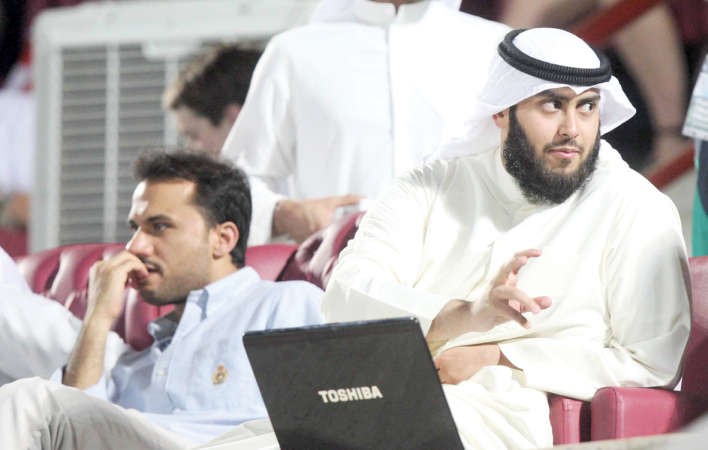 الشيخ مشعل طلال الفهد يتابع المباريات