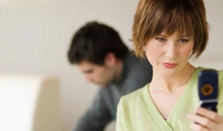 تطبيق جديد على أجهزة الجوال يكشف خيانة الأزواج 