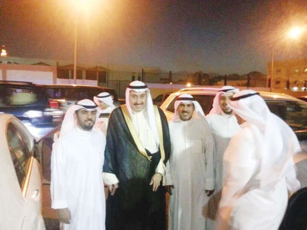 الشيخ فيصل الحمود لدى وصوله الى ديوان ابناء حبيب الدواجنة في خيطان ﻿