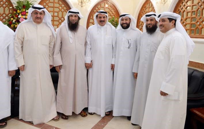 عبدالله المعيوف وعيسى الكندري يقدمان التهاني