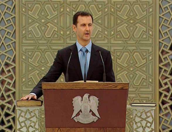 الرئيس السوري بشار الاسد يؤدي اليمين لولاية جديدة من سبعة اعوام رويترز 