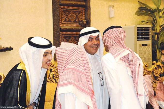 المعرس ووالده يتلقيان التهاني﻿