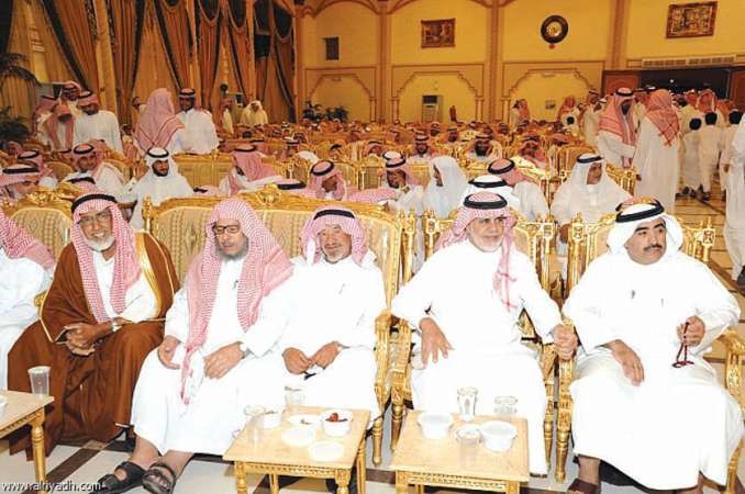 ابراهيم وسعود ومحمد وعبدالله ومنصور العصيمي مع الحضور﻿