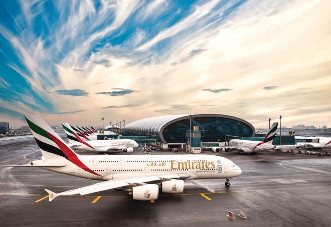 طائرة ايرباص A380 الجديدة كليا في مطار دبي الدولي قبل الانطلاق الى الكويت﻿