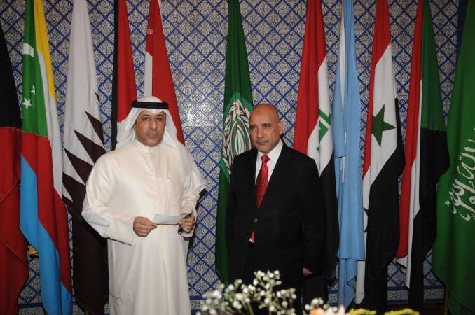 السفير عزيز الديحاني مسلما مساهمة الكويت في البرلمان العربي