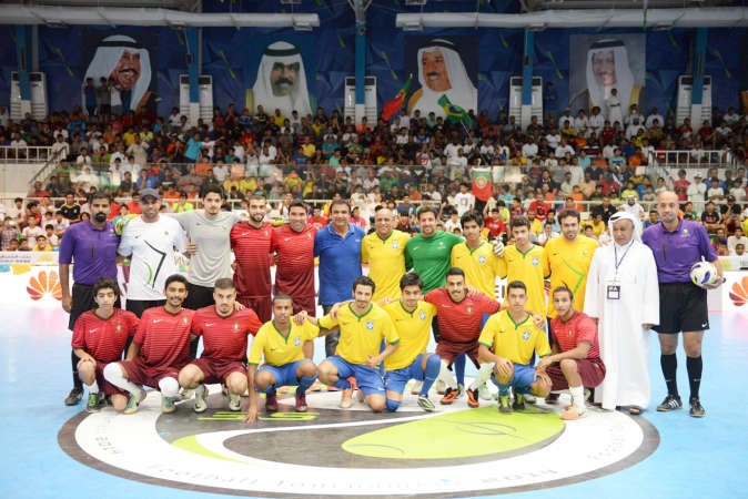 روبرتو كارلوس وديكو مع اللاعبين المختارين